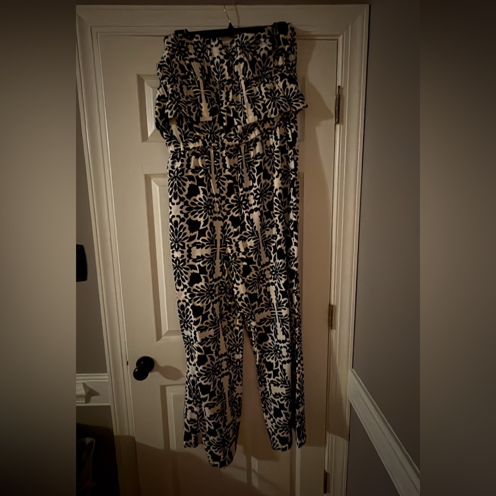 Chic Soul. Navy and White Floral Jumpsuit